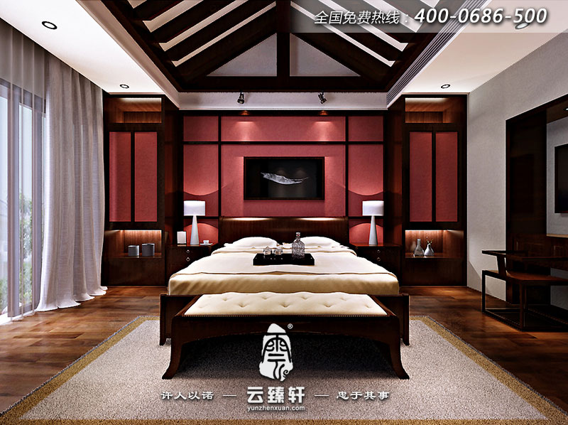 臥室的另一個(gè)視角以棕紅色澤為主，大氣精神