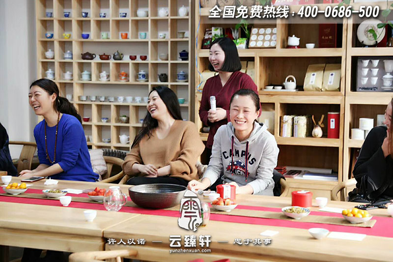 東方國(guó)藝學(xué)員交流學(xué)習(xí)畫面